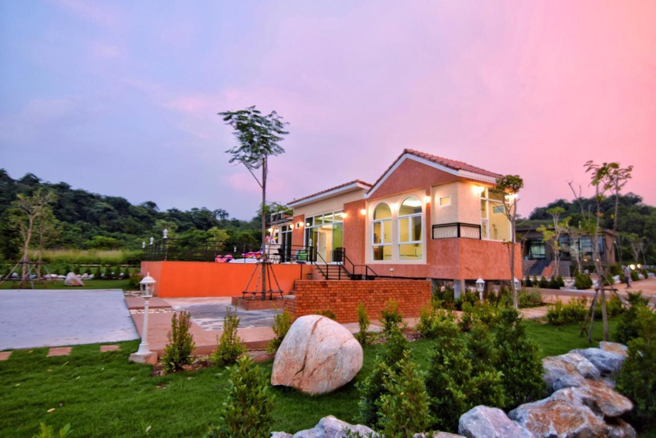 The X10 Private Pool Villa & Resort Khao Yai Mu Si Bagian luar foto